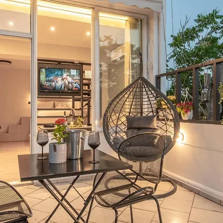 Exclusive Terrace Apartment *