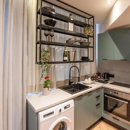 Exclusive Terrace Apartment *
