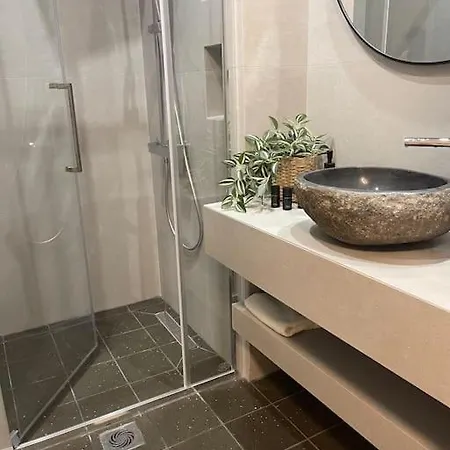 Exclusive Terrace Apartment *