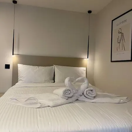 Exclusive Terrace Apartment *